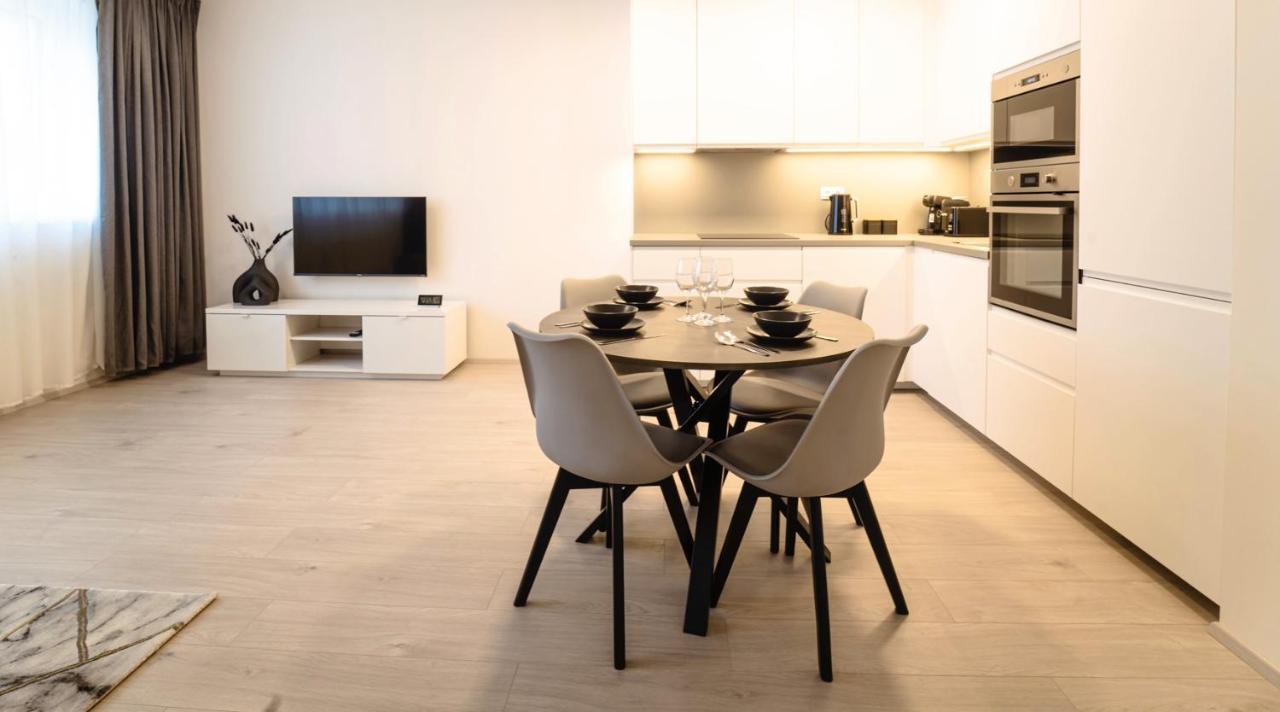 Tran Chien Apartment With Free Private Parking Praha Exteriér fotografie