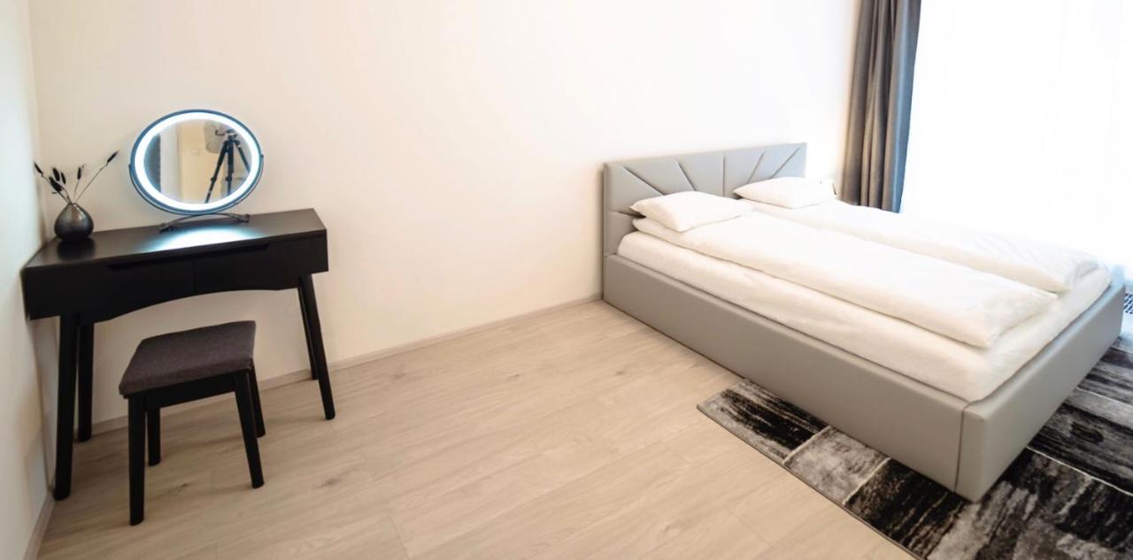 Tran Chien Apartment With Free Private Parking Praha Exteriér fotografie